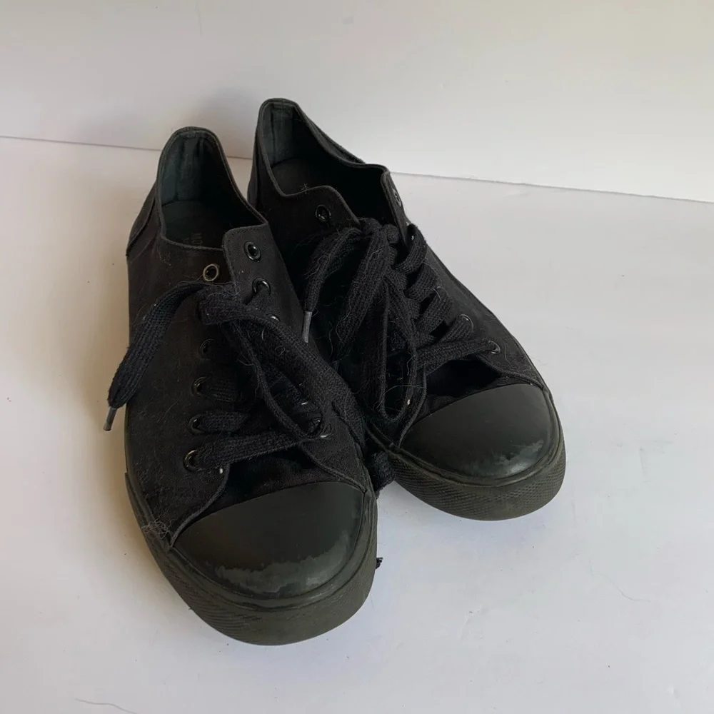 Mossimo black sneakers size 9
